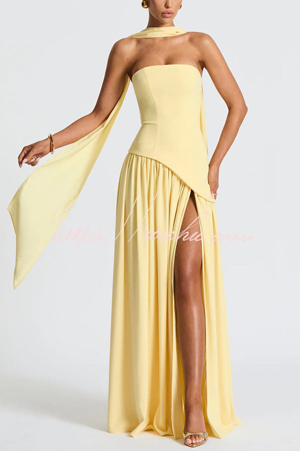 Robe longue plissée en mousseline à épaules dénudées avec fente