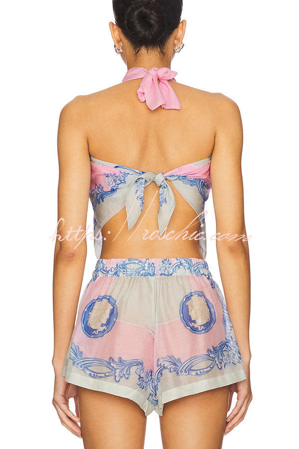 Ensemble haut licou imprimé satiné et short ample | Style de vacances
