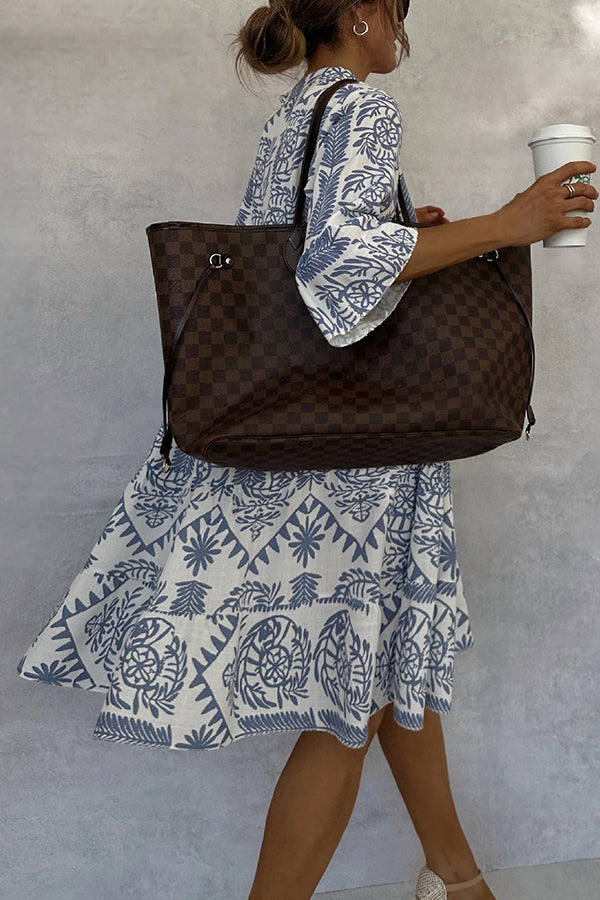 Mini-robe imprimée à col en V et manches cloche | Coupe ample pour les vacances