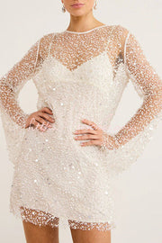 Mini-robe à manches longues ornée de paillettes et de perles