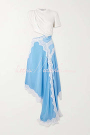 Robe longue asymétrique en tricot côtelé à taille découpée et ourlet en dentelle