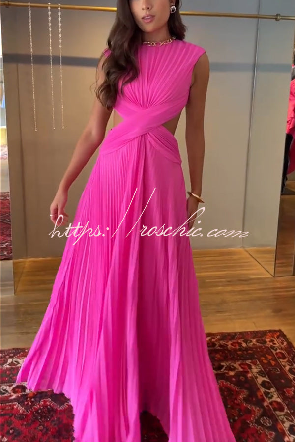 Robe longue en mousseline plissée à découpes croisées et dos ouvert