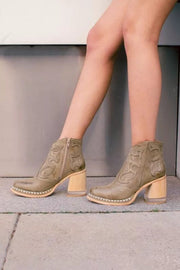 color_khaki