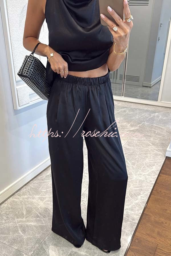 Ensemble haut à col bénitier en satin et pantalon ample | Deux pièces sans manches