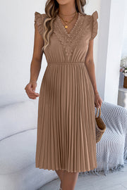 Robe midi plissée sans manches à col en V et bordure en dentelle