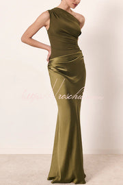 Robe longue froncée en satin à une épaule pour la fête