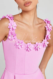 Mini-robe à col carré avec appliques de fleurs et de fausses perles avec poches