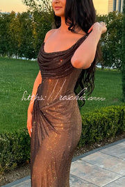 Robe longue froncée à une épaule et sequins avec fente