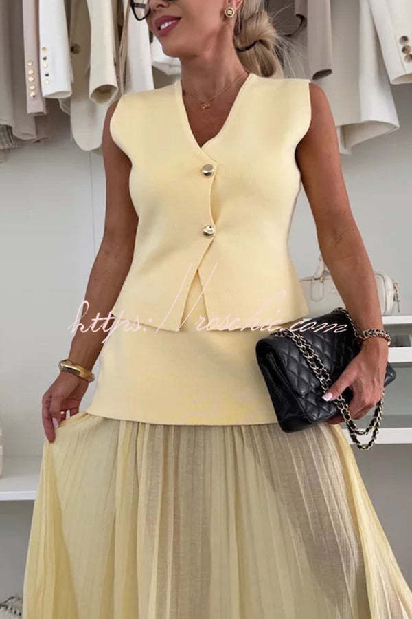 Knit V-Neck Sleeveless Vest with Gold Buttons – Loose Fit