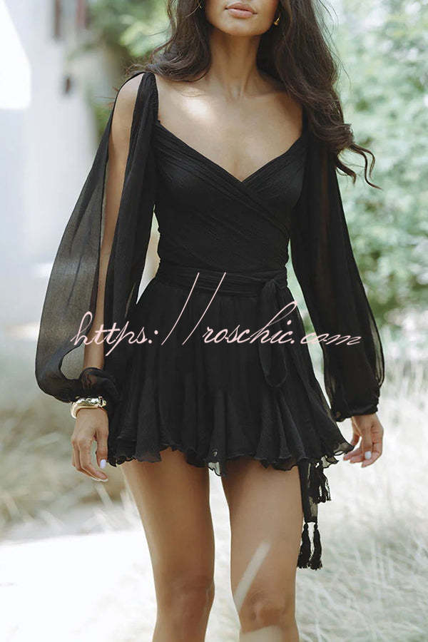 Mini-robe en mousseline avec manches ballon et lacets au dos