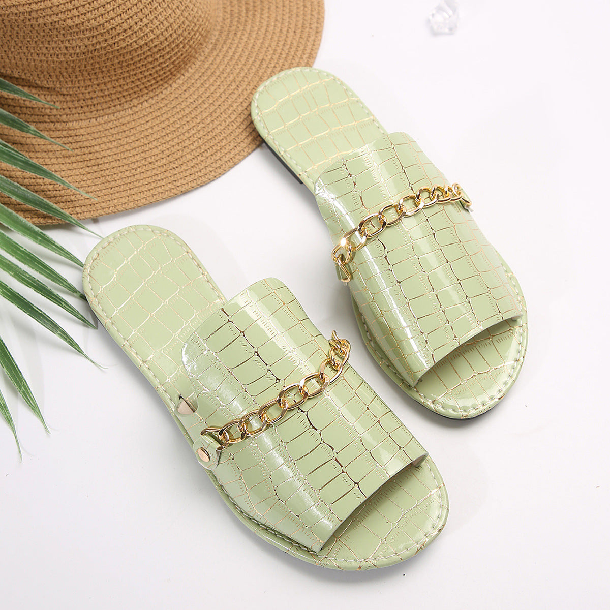 Chain Accent Flat Beach Sandals for Vacation