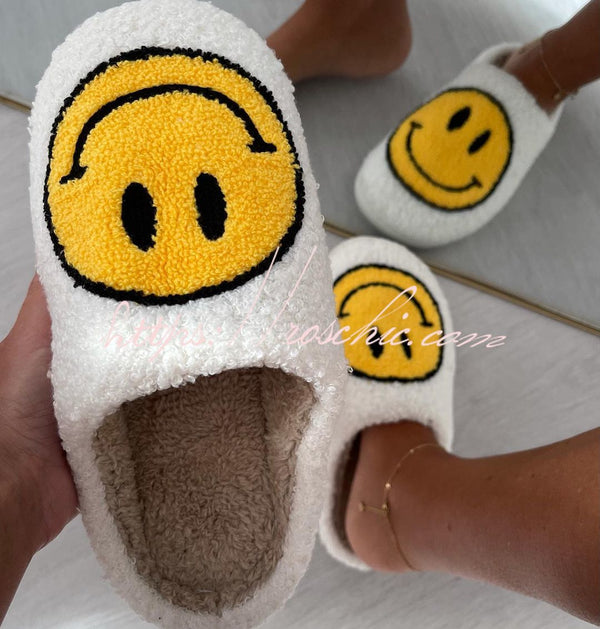Pantoufles en peluche Smiley Face – Chaussures de maison confortables et amples