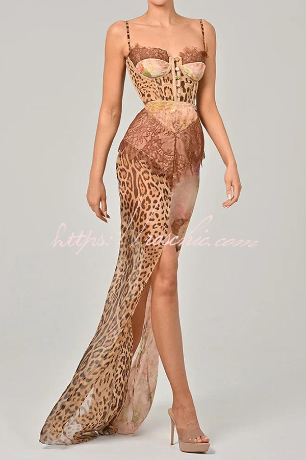 Robe longue en mousseline à imprimé léopard avec fente haute