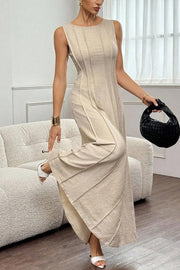 Sleeveless Pleated Maxi Dress – Solid Color, Round Neck