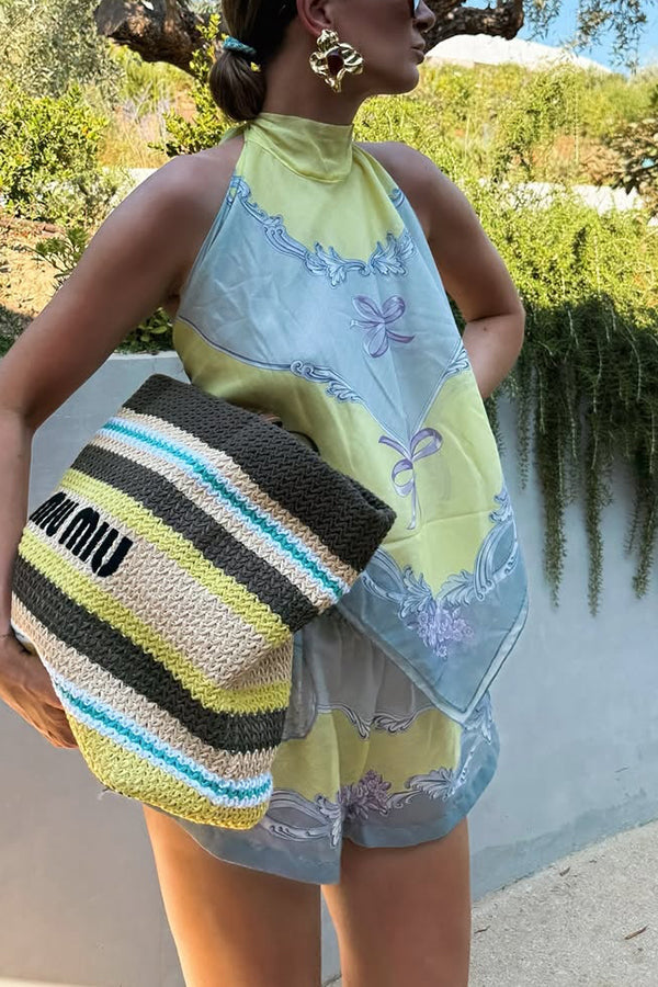 Ensemble haut licou imprimé satiné et short ample | Style de vacances