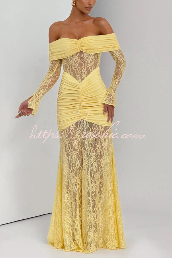 Robe longue en dentelle à épaules dénudées – Coupe ajustée à manches longues