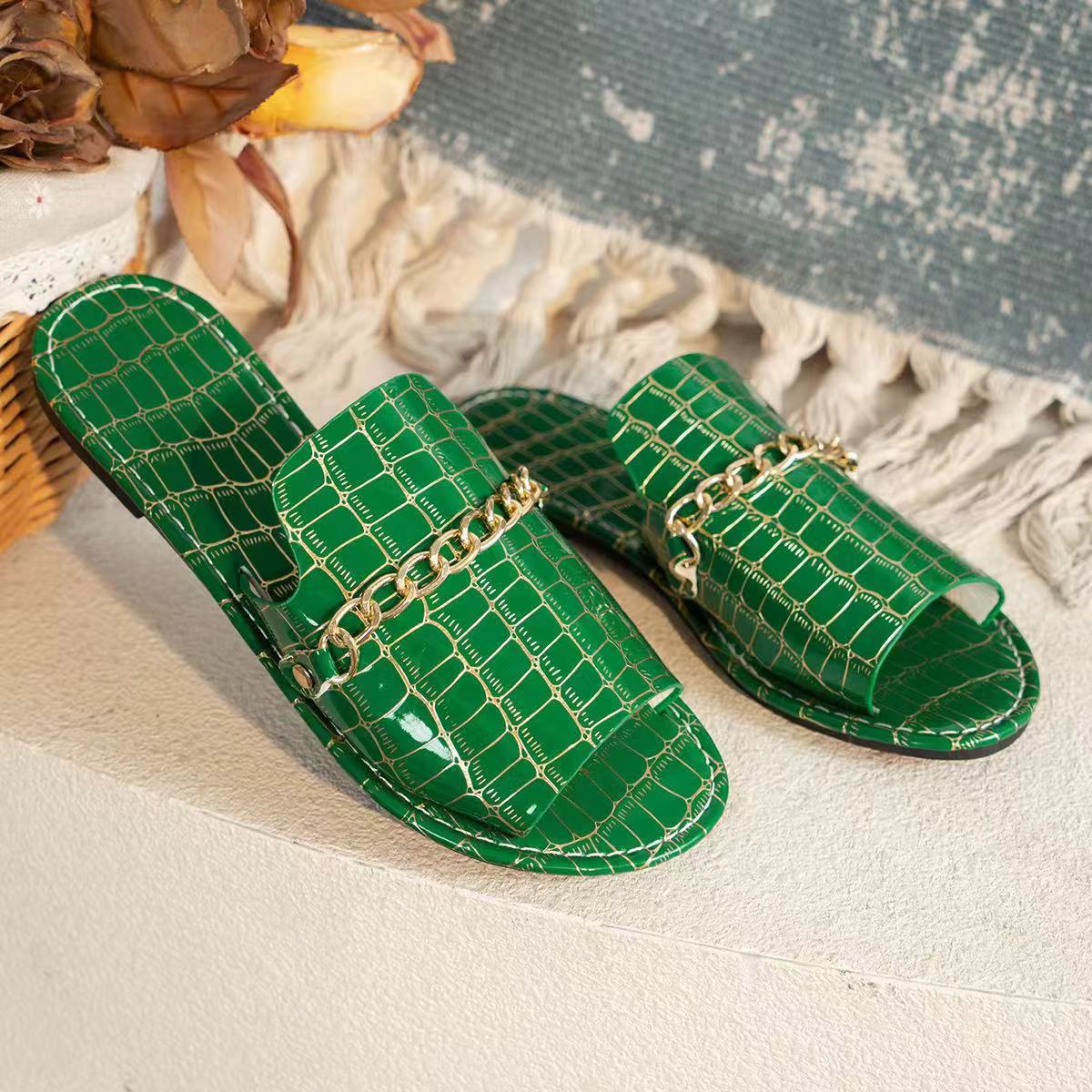 Chain Accent Flat Beach Sandals for Vacation