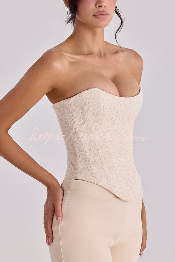 Ensemble haut corset et short en dentelle à épaules dénudées