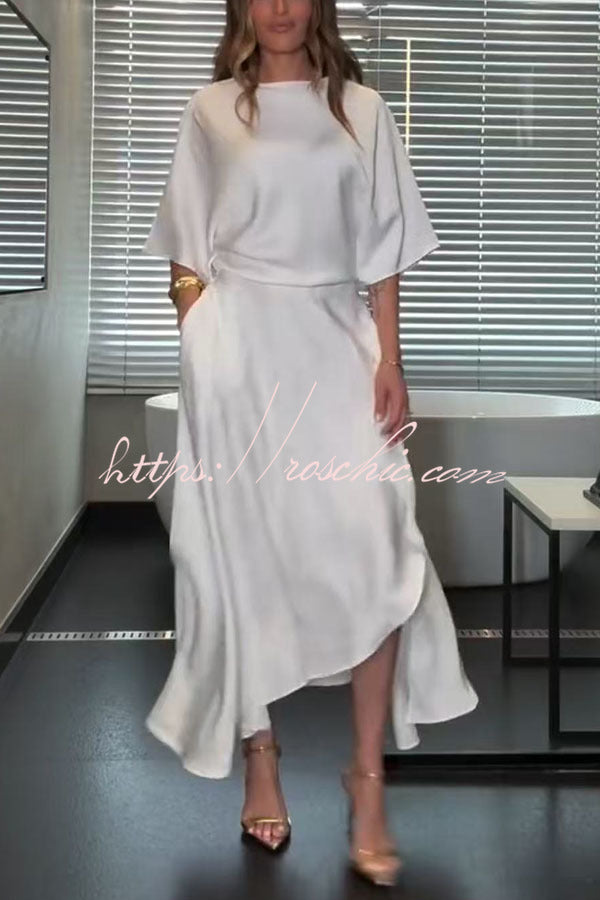Robe longue portefeuille en satin avec manches larges et poche
