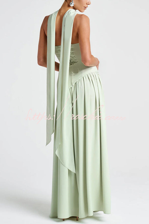 Robe longue plissée en mousseline à épaules dénudées avec fente