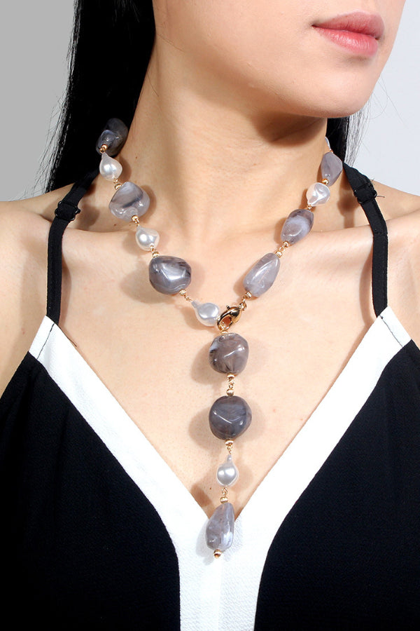 Collier de perles irrégulières de style vintage pour femmes