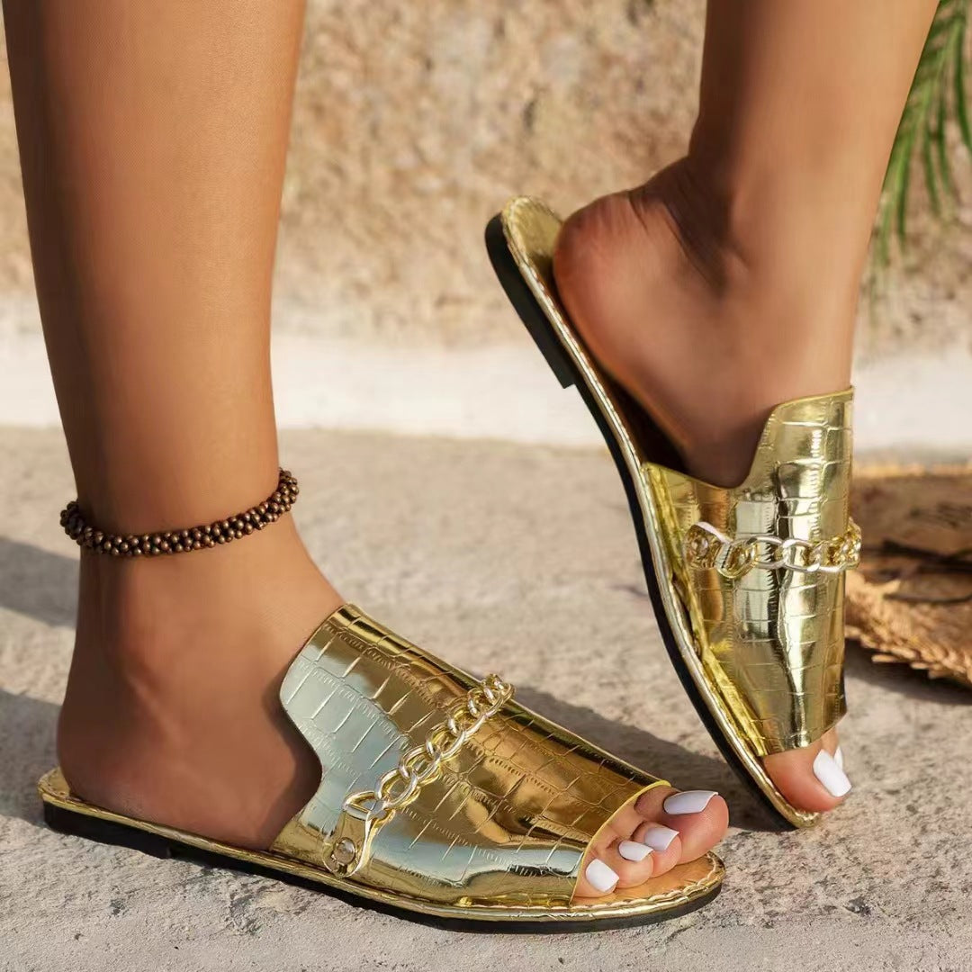 Chain Accent Flat Beach Sandals for Vacation