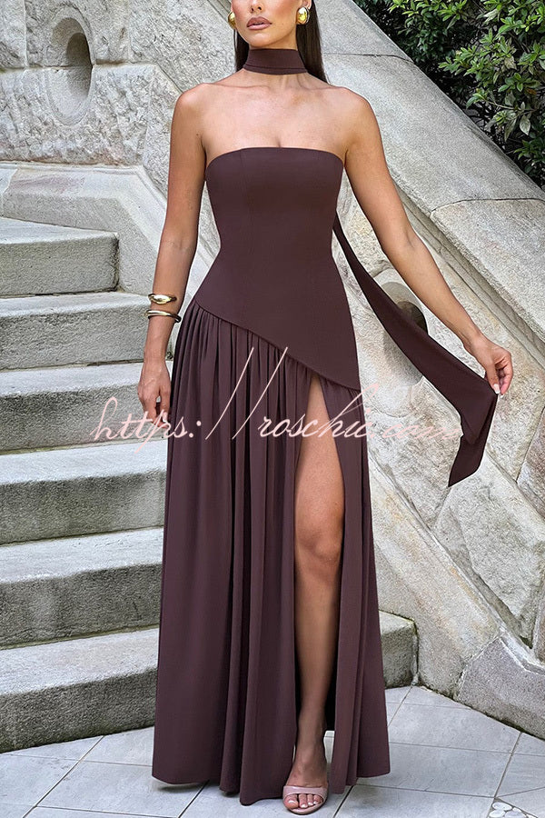 Robe longue plissée en mousseline à épaules dénudées avec fente