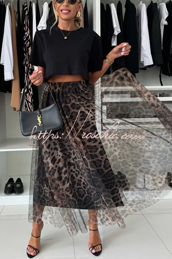 Cropped Short Sleeve Stretch T-Shirt with Shoulder Pads
