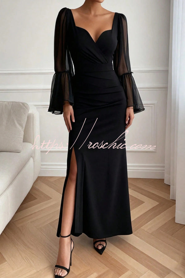 Robe longue à manches longues et col en V avec fente haute