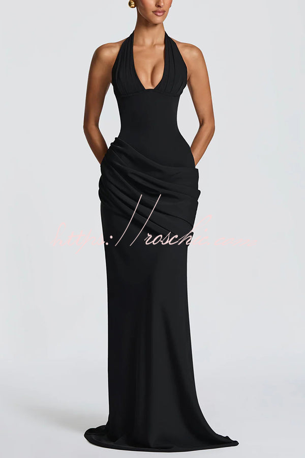 Robe longue en crêpe plissée à col en V et dos nu avec lacets