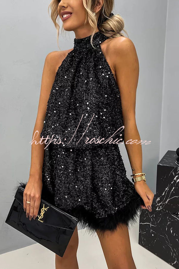 Mini-robe nuisette dos nu à bordure en plumes et sequins