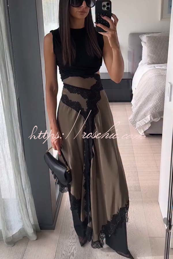 Robe longue asymétrique en tricot côtelé à taille découpée et ourlet en dentelle