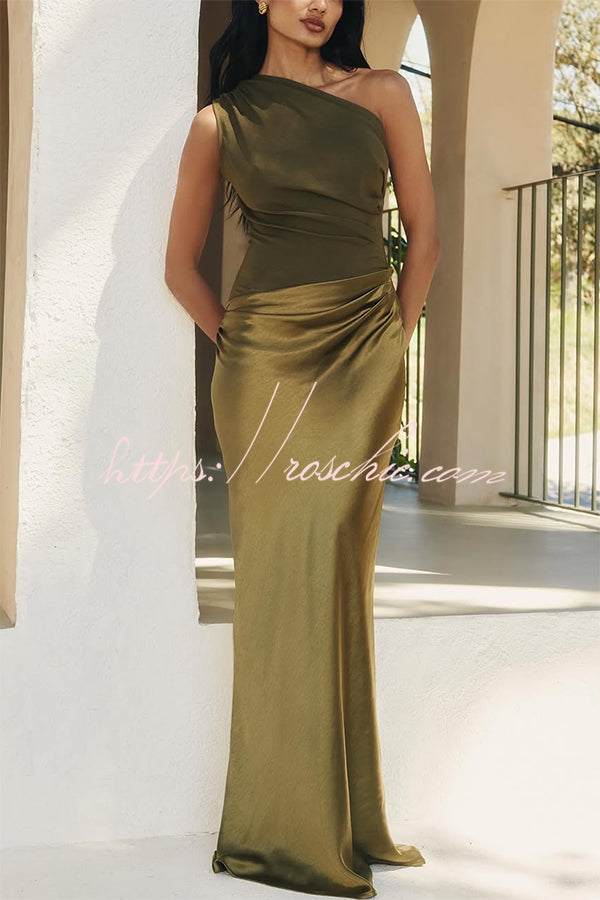 Robe longue froncée en satin à une épaule pour la fête