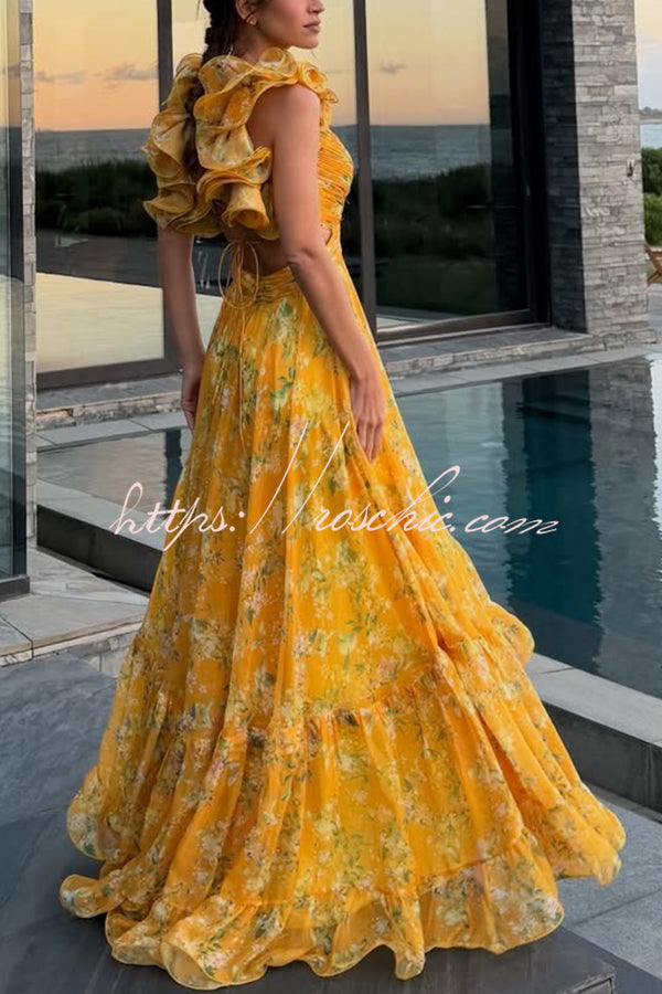 Robe longue en mousseline florale à volants et dos découpé