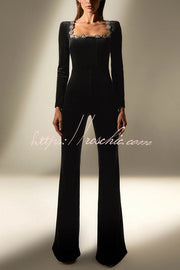 Combinaison en velours noir avec bordure bijoux et pantalon évasé