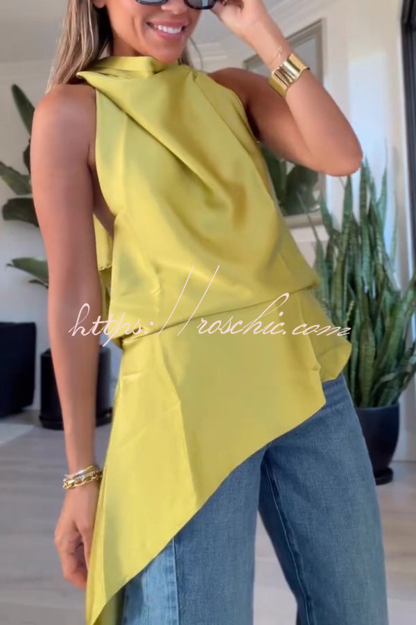 Haut dos nu en satin avec col noué et dos ouvert, coupe ample