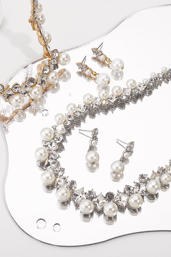 Ensemble collier et boucles d'oreilles en perles baroques