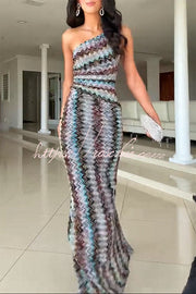 Robe longue fendue en zigzag colorée à une épaule
