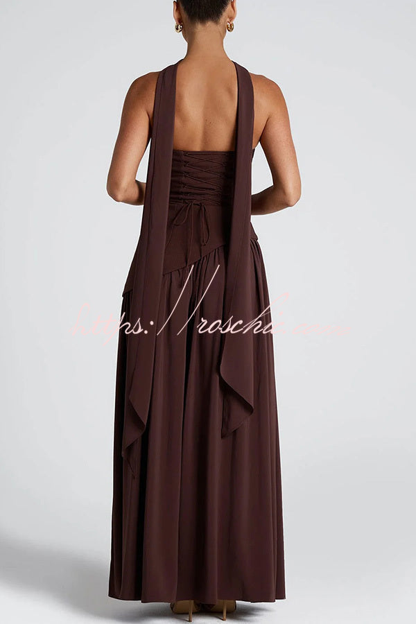 Robe longue plissée en mousseline à épaules dénudées avec fente