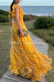 Robe longue en mousseline florale à volants et dos découpé
