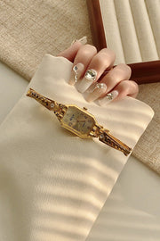 Montre à quartz dorée vintage avec boîtier en alliage et boucle pliante