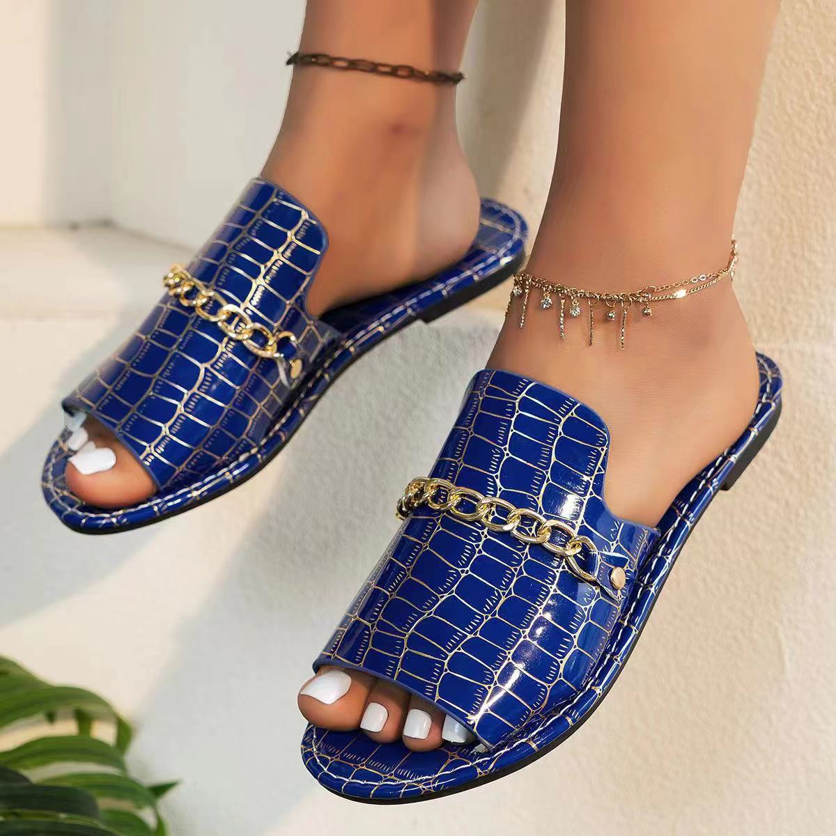 Chain Accent Flat Beach Sandals for Vacation