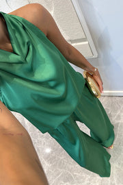Ensemble haut à col bénitier en satin et pantalon ample | Deux pièces sans manches