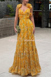 Robe longue en mousseline florale à volants et dos découpé