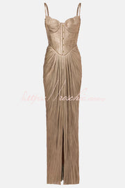 Robe longue plissée métallisée avec corsage en cœur et dos lacé