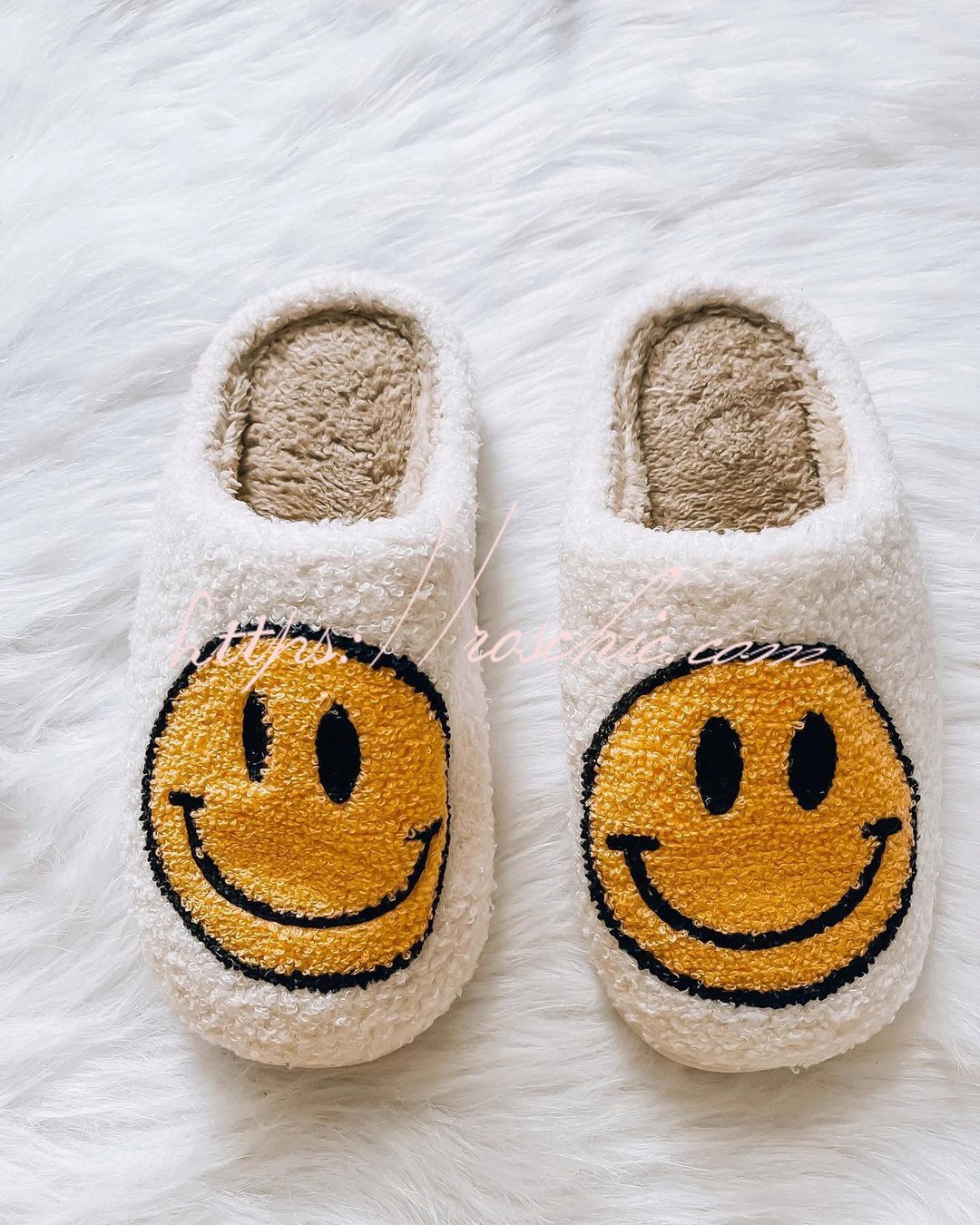 Smiley Face Plush Slippers – Cozy Loose Fit House Shoes