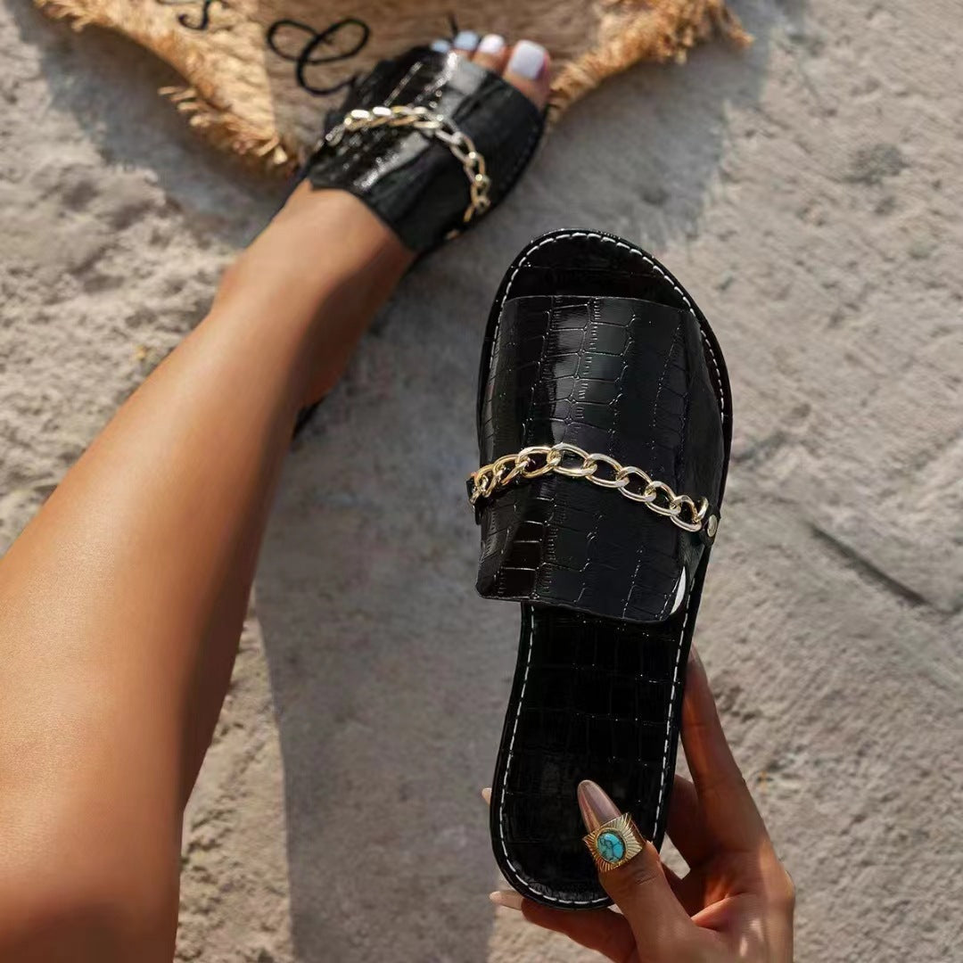 Chain Accent Flat Beach Sandals for Vacation