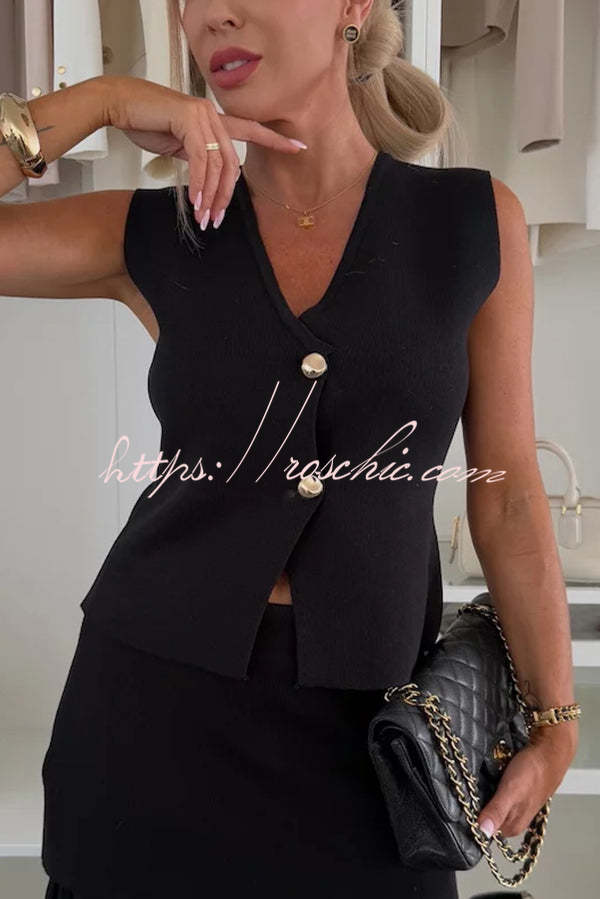 Knit V-Neck Sleeveless Vest with Gold Buttons – Loose Fit