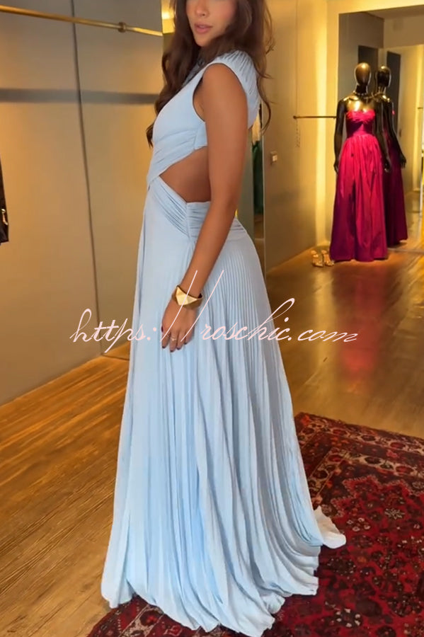 Robe longue en mousseline plissée à découpes croisées et dos ouvert