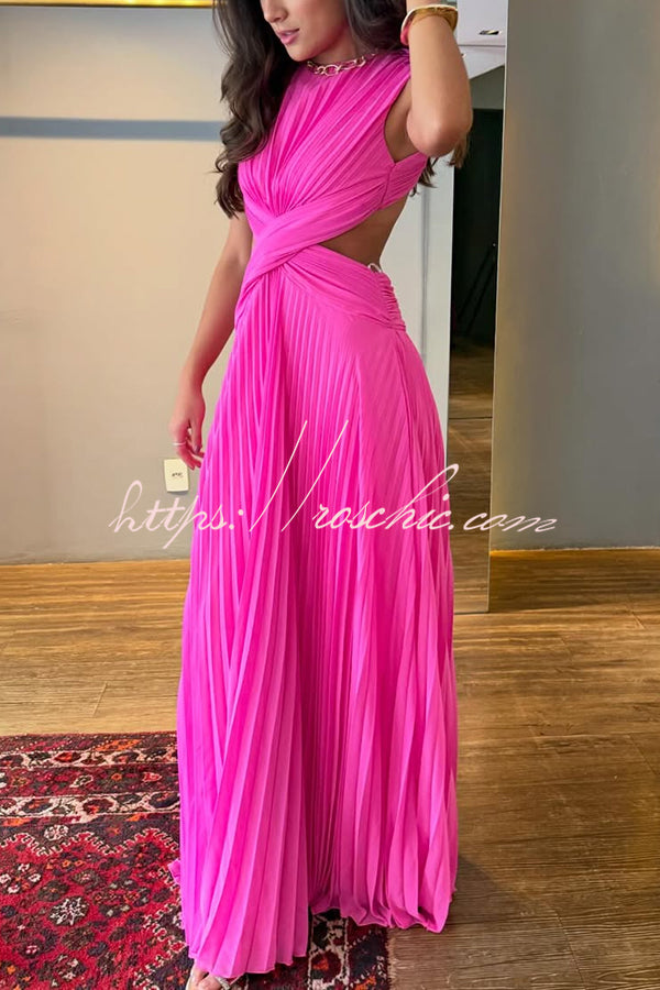 Robe longue en mousseline plissée à découpes croisées et dos ouvert
